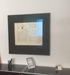 Bild in Kastenrahmen eingelegt. 