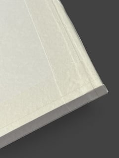 Päckli, Glaskanten, Distanzleisten und Karton sind staubdicht abgeklebt. 