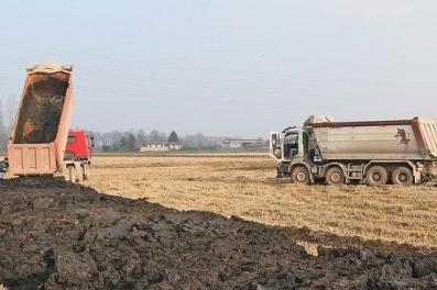 Regione e Ministero dell'Ambiente si girano dall'altra parte sul caso fanghi