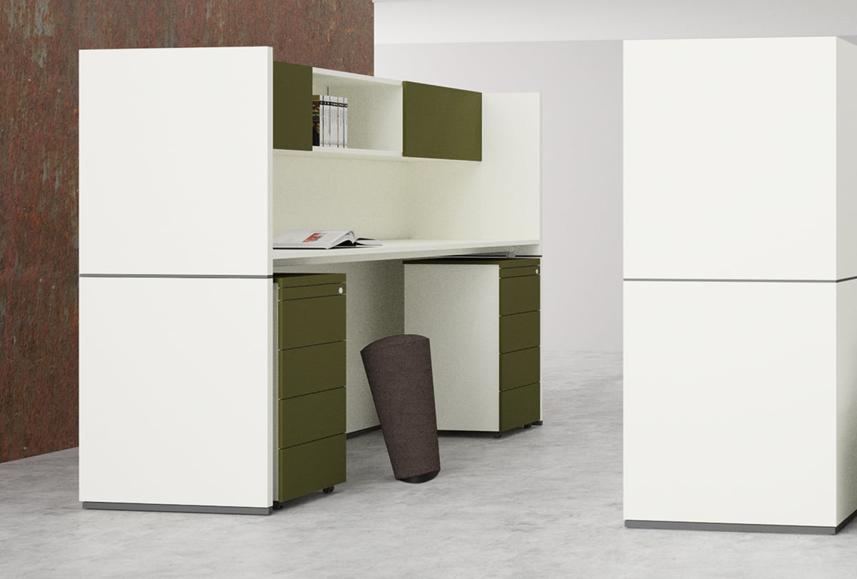 Die Raumnische kann z. B. mit Arbeitsplatten in Sitz- oder Stehhöhe und eingehängten Schränken ausgestattet werden.