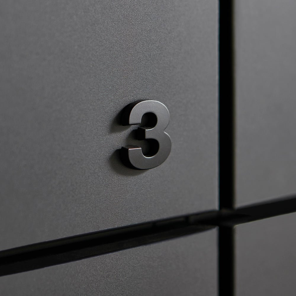 3D number, H 2.6 cm, D 0.3 cm, matte black.