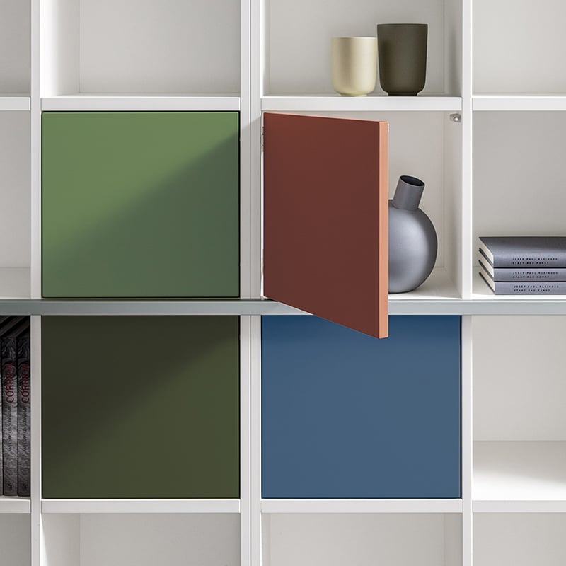 The shelf compartments can also be fitted with drawers or push doors, if desired.