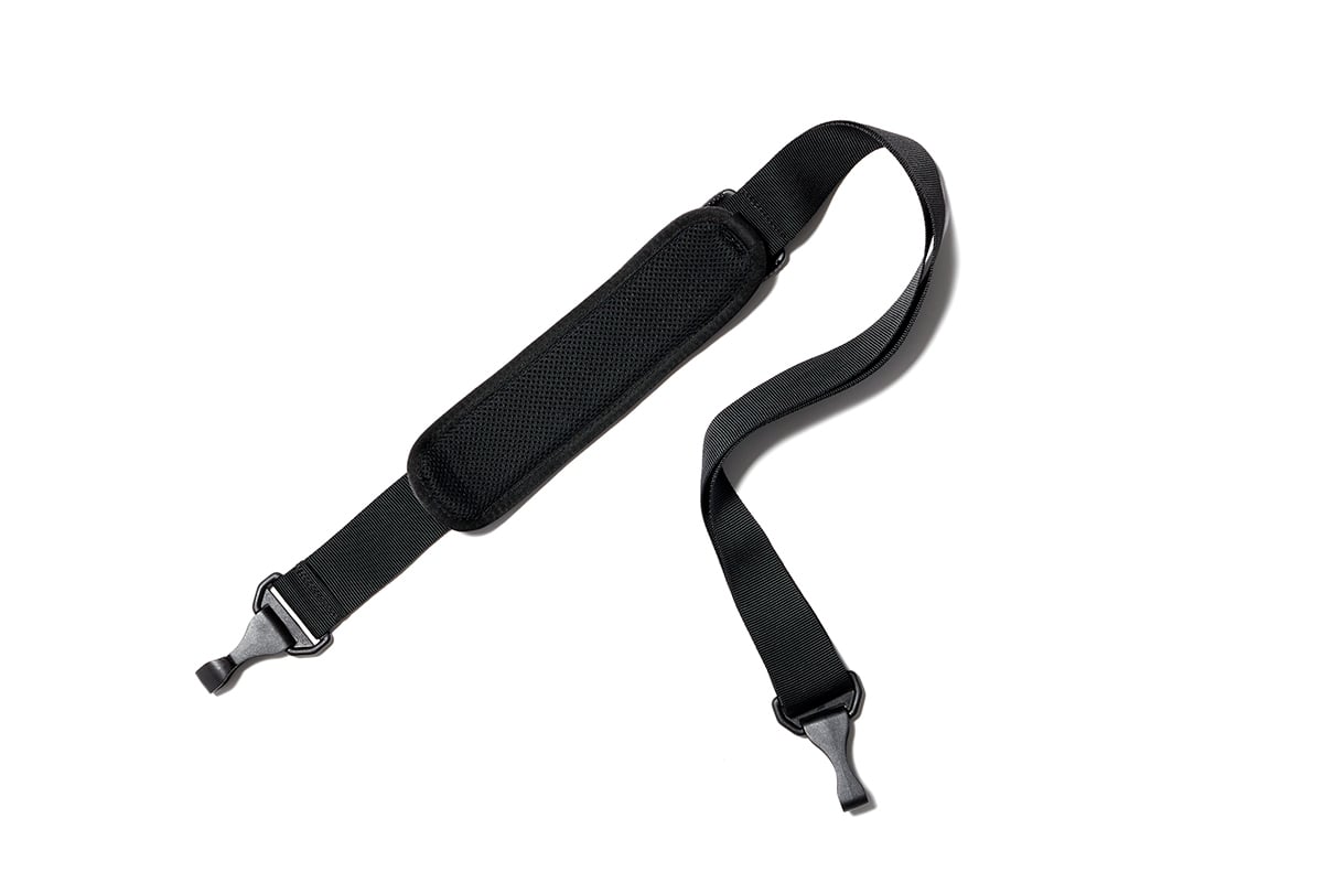 Shoulder strap (optional)