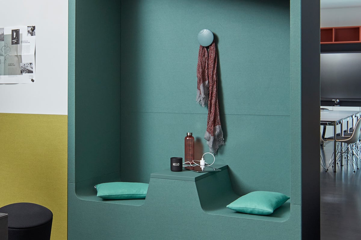 The coat hook 'the dots' is optional for the coffee niche.