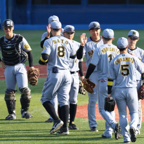 今年の阪神タイガースの選手はミズノのアンダーシャツを着用