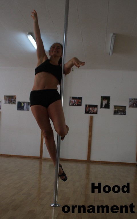 Hood ornament / Helms pose