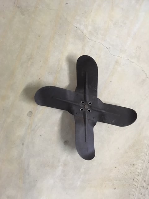 Ford Mustang, Kühler ersetzen und 6 Blatt Lüfterflügel mit Viscokupplung montiert. Oltdimter Garage D. Bauhofer, Teufenthal