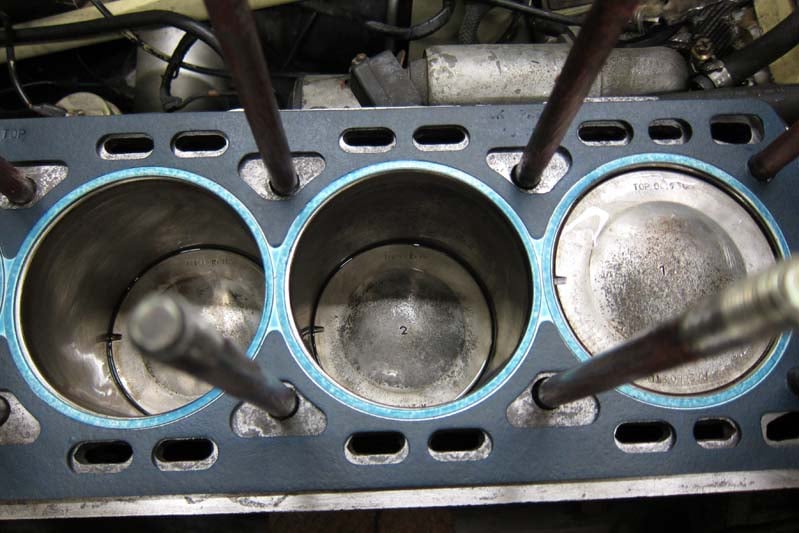 Zylinderkopf Revision Jaguar E, Oldtimer Garage D. Bauhofer, Teufenthal