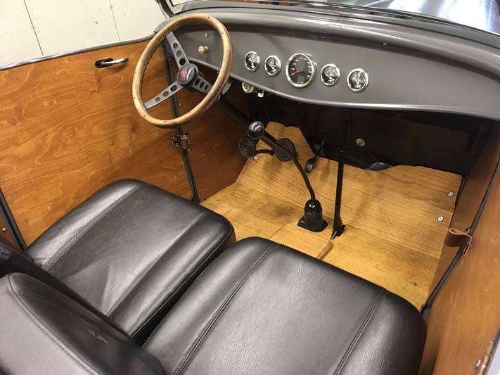 Hot Rod Anfertigung Innenverkleidung, Oldtimer Garage D. Bauhofer, Teufenthal