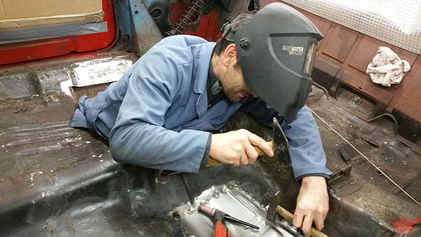 Bodenblech Reparatur an Chevrolet Chevelle, Oldtimer Garage D. Bauhofer, Teufenthal