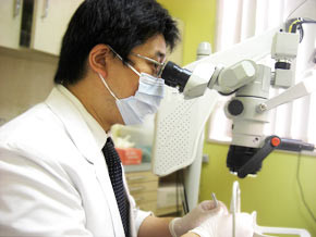 マイクロスコープ(勘に頼らない確実な治療のために)