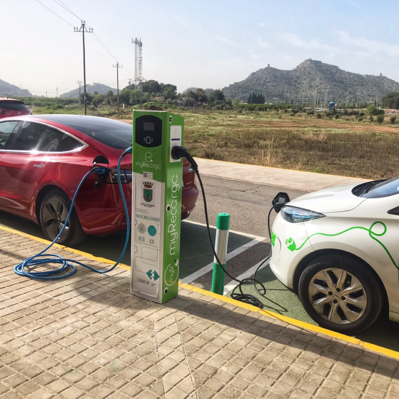 Punto recarga vehículos eléctricos en La LLosa
