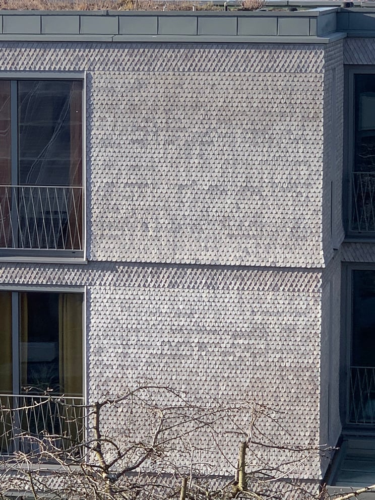 Fassade mit klassischen Holzschindeln