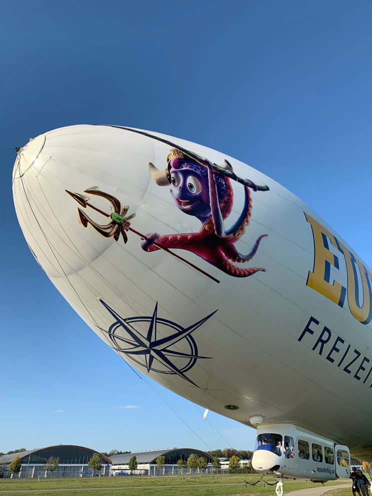 Zeppelin Hangar, 21 km entfernt