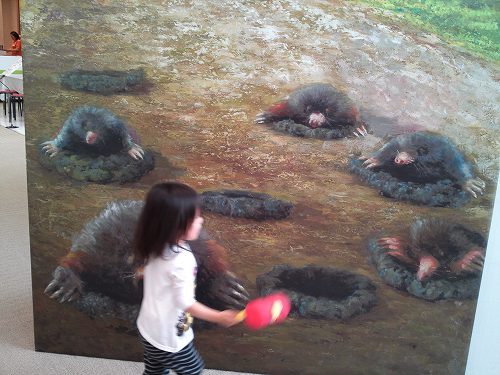 もぐらたたき中。がんばれ～