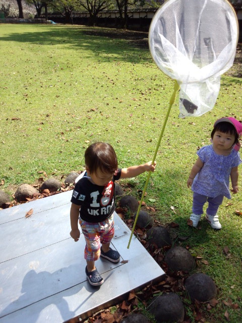 ここにのったらとどくかな～？