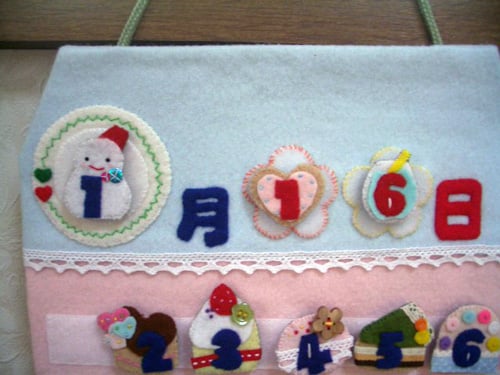 フェルトのスイーツお家♪ペタペタ手作り万年カレンダー
