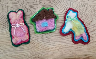 羊毛フェルトのブローチ