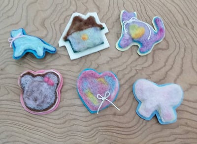 羊毛フェルトのブローチ