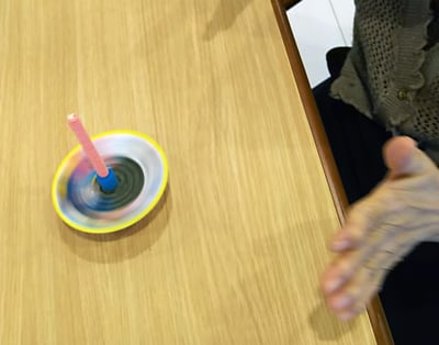 布模様の大きな独楽