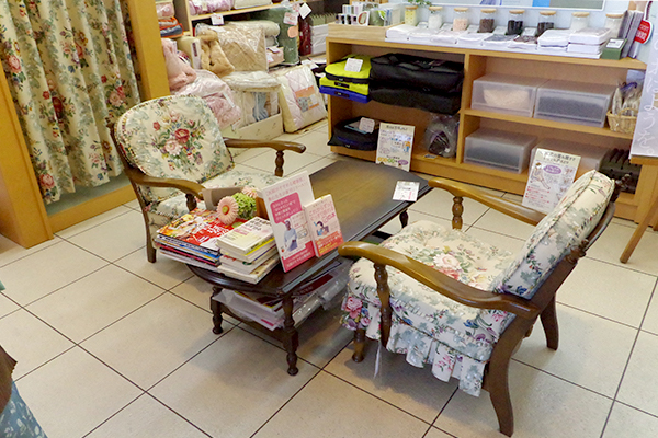 一階の商談テーブル