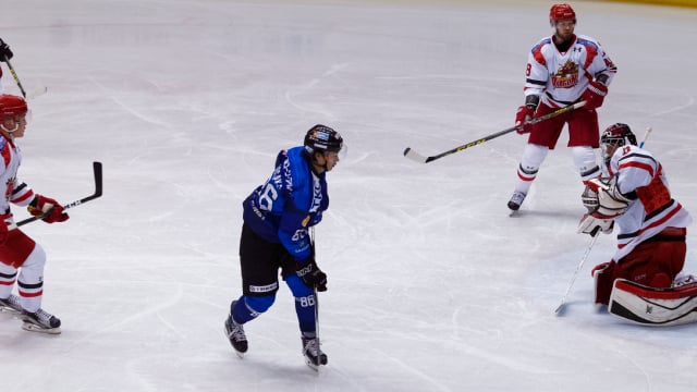 アイスバックス vs チャイナドラゴン: 彦坂選手の4点目