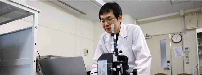 横井先生接触角計風景