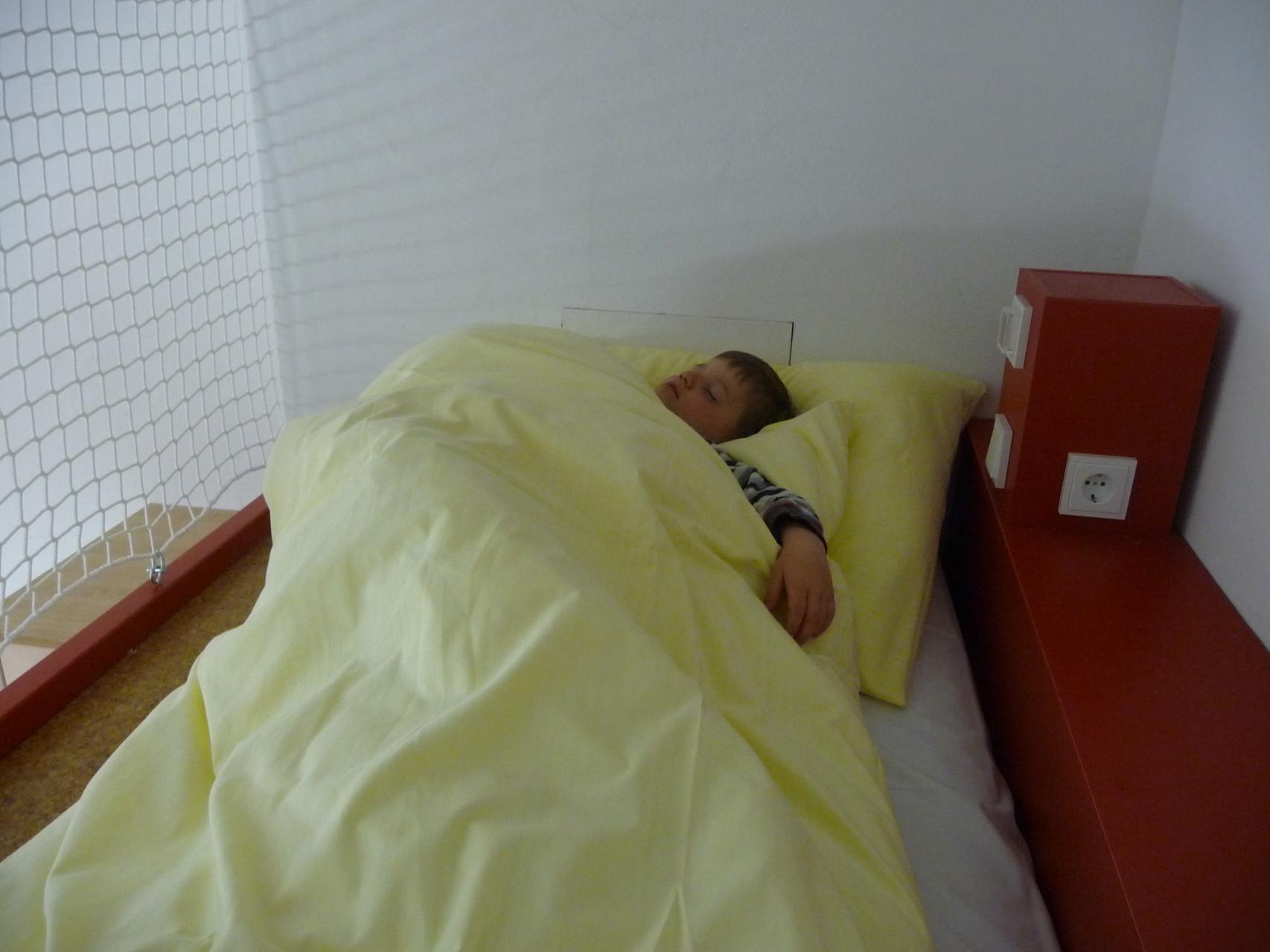 Beat schläft im Hochbett