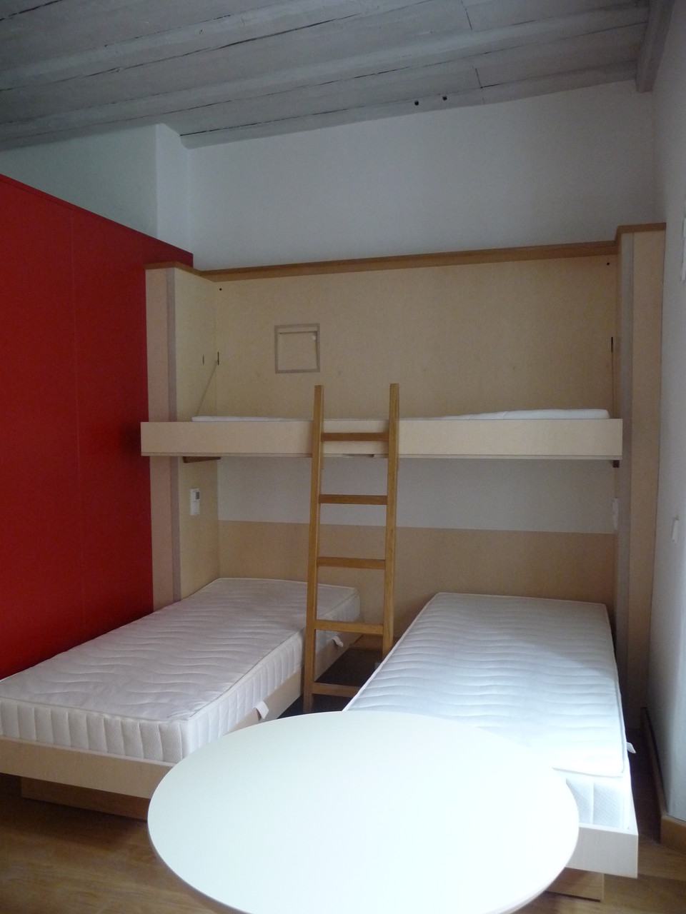 Einzellbett oder Doppelbett mit Austieg zum Klappbett