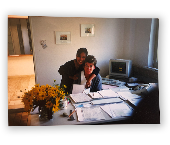 Frau Betz Senior und Frau Betz Junior im Einsatz im Büro