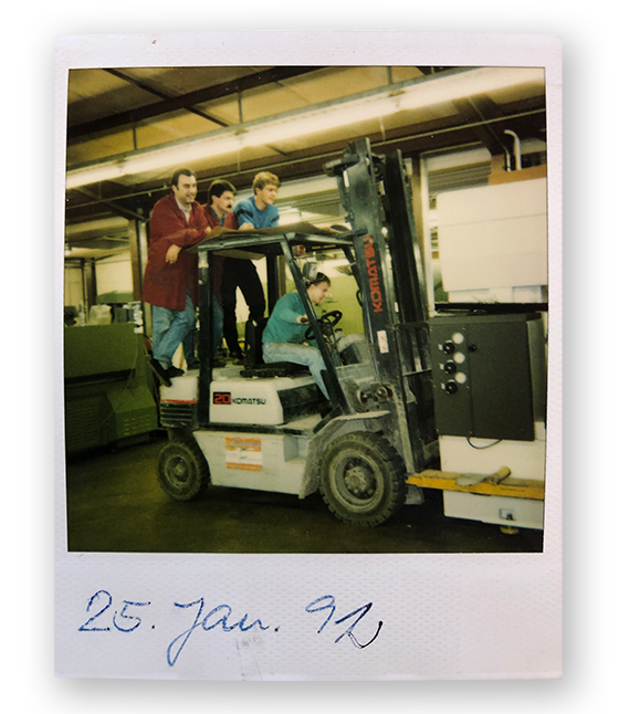 1992: Spektakuläres Verladen einer Maschine