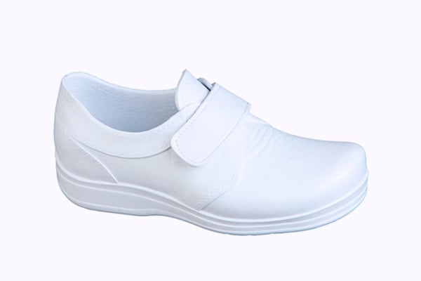 Zueco 100% hecho en España, antideslizantes, reducen la fatiga muscular hasta en un 60%. 95gr. en cada pie. Con plantillas coolmax, eva, o piel.