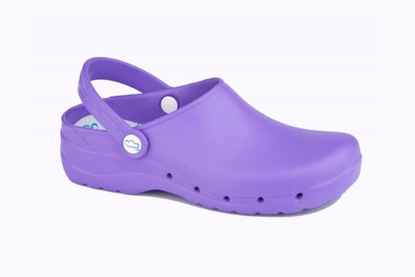 Zueco 100% hecho en España, antideslizantes, reducen la fatiga muscular hasta en un 60%. 95gr. en cada pie. Con plantillas coolmax, eva, o piel.