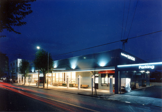 鉄骨造2階建て　/　延べ床面積：1,278.93㎡