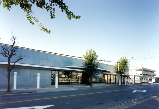 鉄骨造2階建て　/　延べ床面積：1,278.93㎡