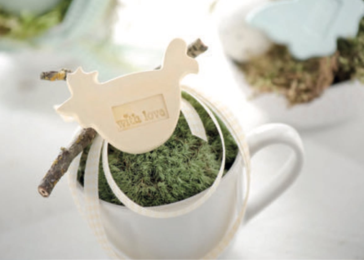 Frühlingsdeko mit eingefärbtem Hase