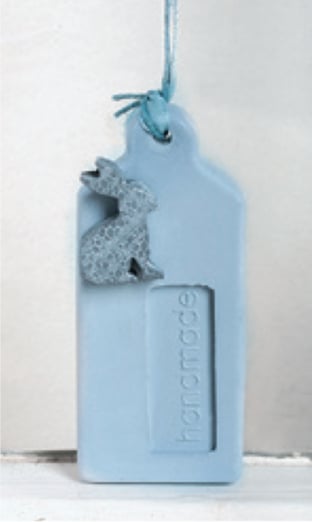 Anhänger/Hase aus eingefärbtem Raysin Beispiel Rayher