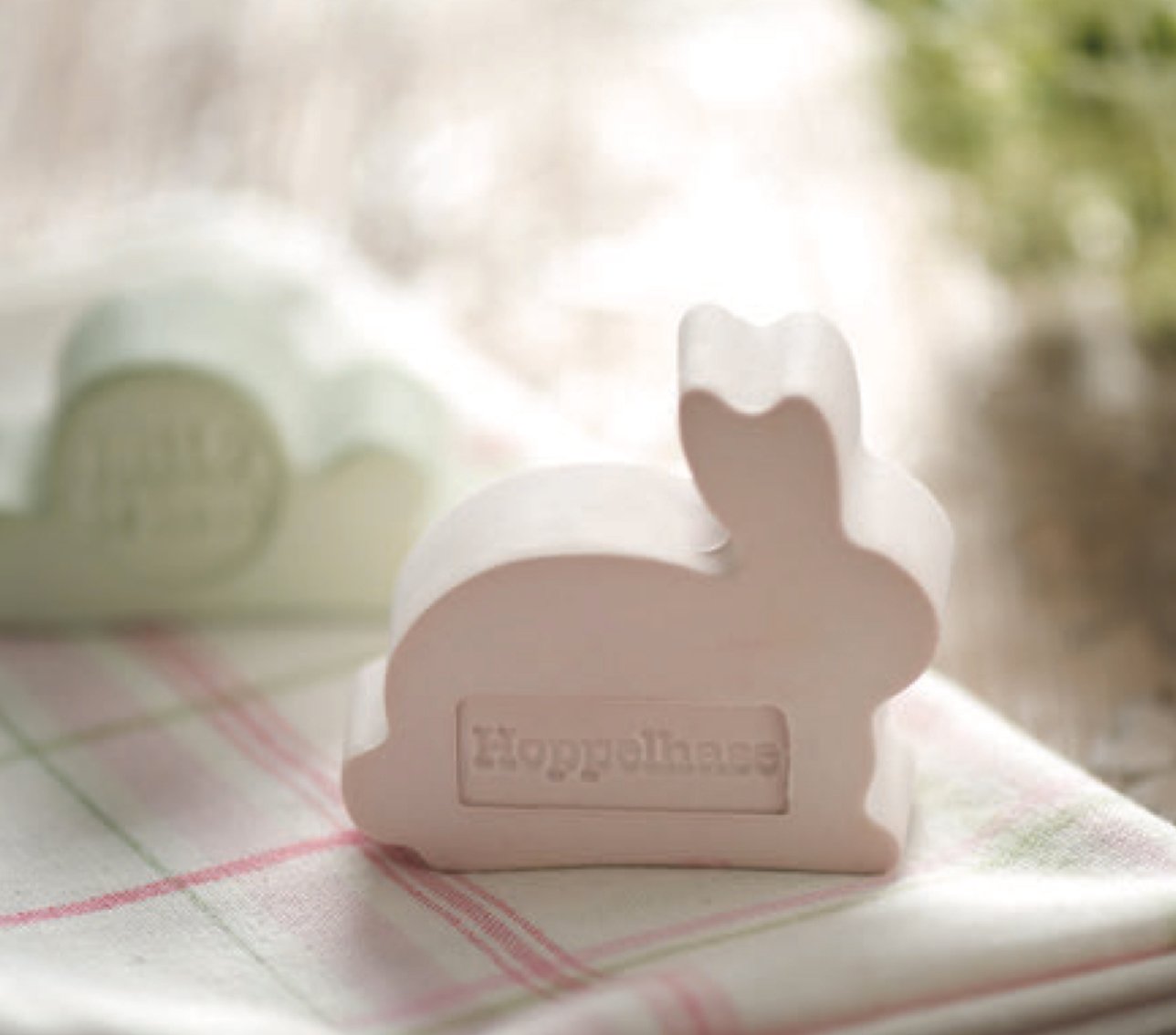 eingefärbter Raysin-Hase Beispiel Rayher