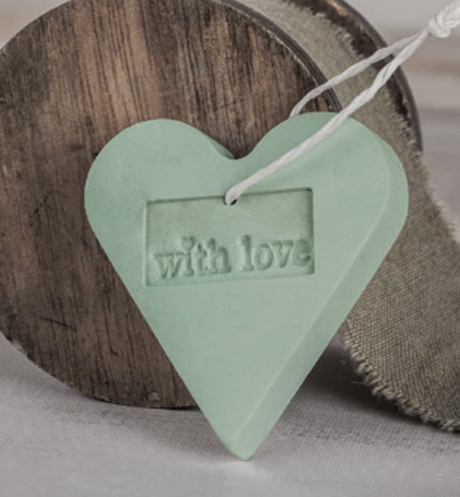 Herz aus eingefärbtem Raysin Beispiel Rayher