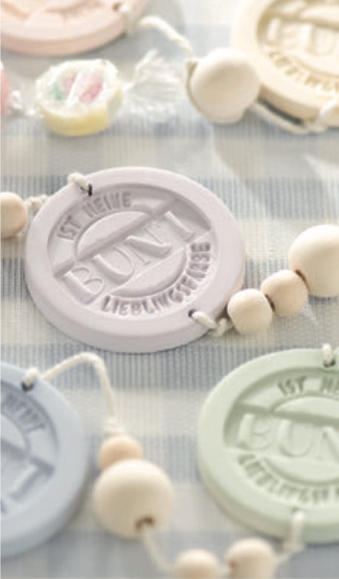 Raysin-Deko eingefärbt Beispiel Rayher