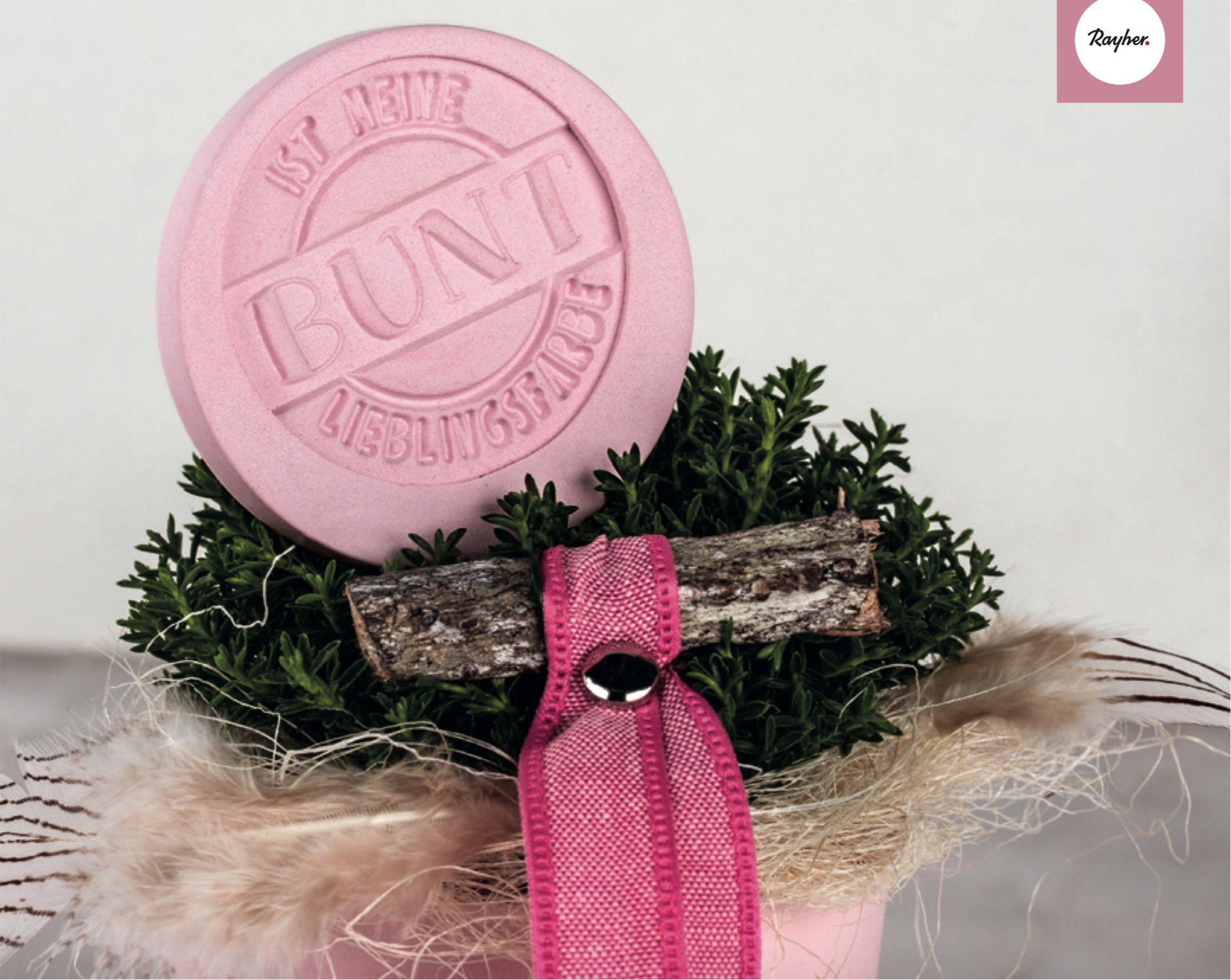 Deko-Anhänger aus Raysin Beispiel Rayher