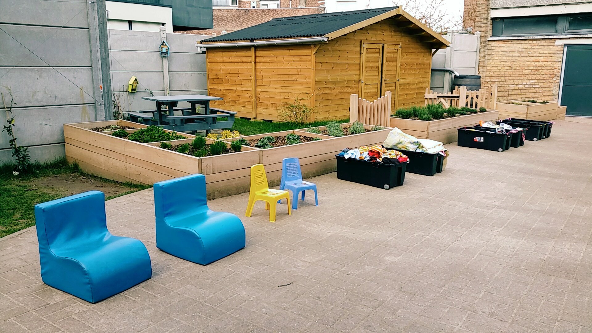 Le matériel en attente d'être investi par les enfants