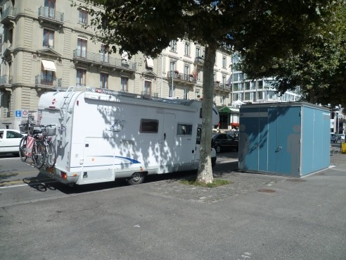 Bubu...pas facile de le garer à Genève...