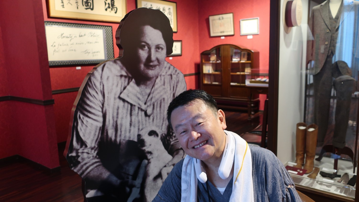 英世の妻、メアリー・ダージスと。