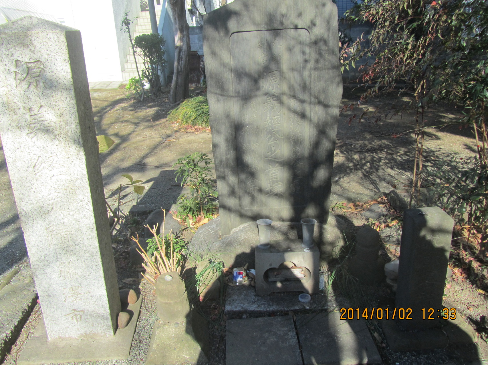 源 義経の首塚。源 義経も我が片桐家の遠い親戚です。