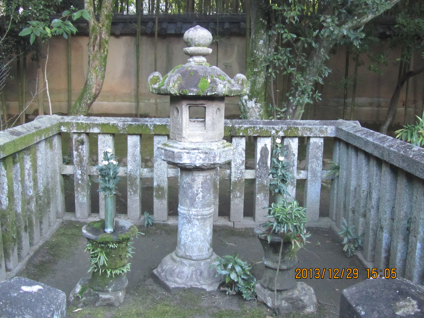 大徳寺、高桐院にある細川ガラシャの墓。ガラシャは織田信長を討った明智光秀の三女です。