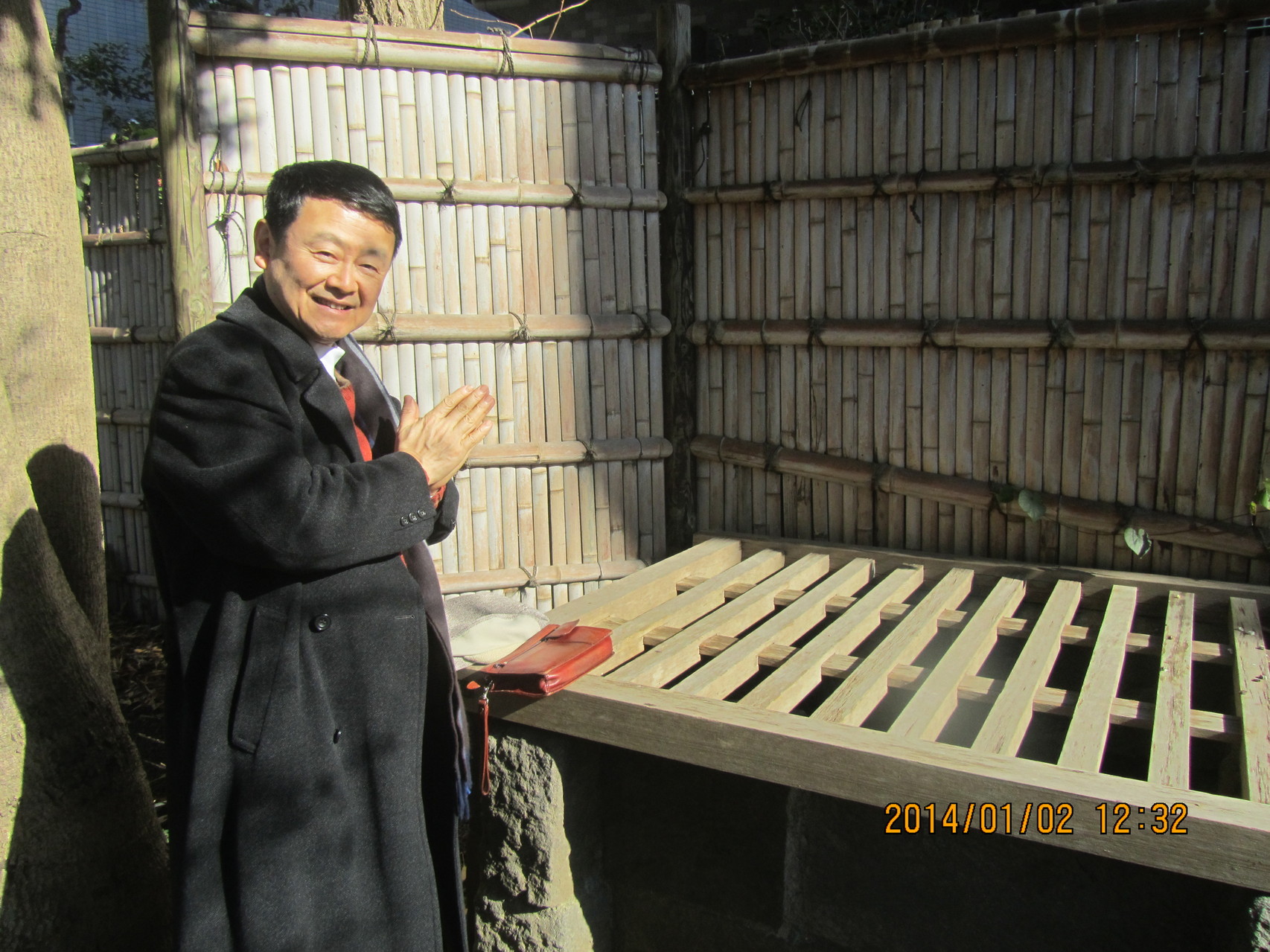 自刃した義経の首は、浜に捨てられた後、白旗神社近くに流れ着き、この井戸で洗い清められました。