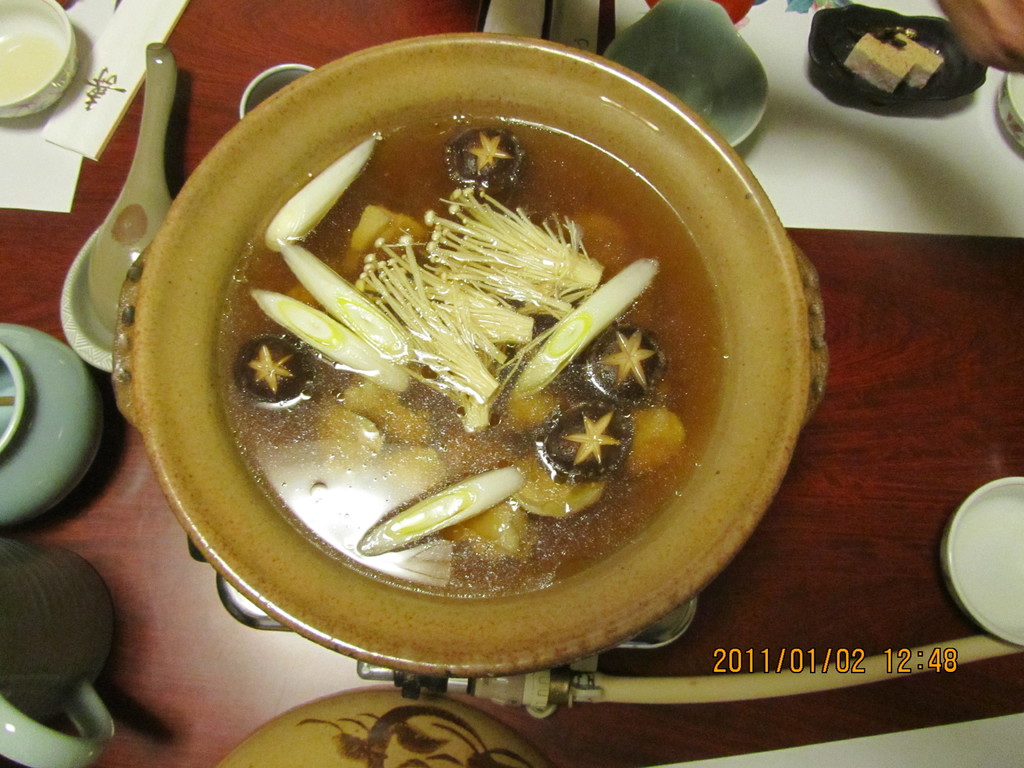 １６．坂本龍馬の好物、軍鶏（しゃも）鍋。軍鶏は気が荒く、武士が戦の前に縁起担ぎに食べたそうです。生まれて初めて食べましたが、軍鶏の肉は脂っこくてなかなかの美味です