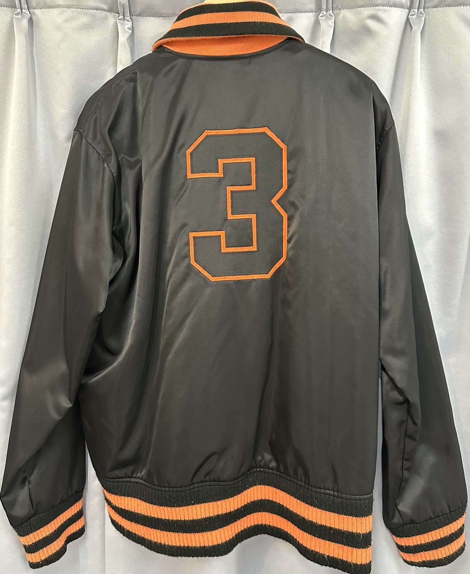 読売巨人軍から譲り受けたジャンパーです。