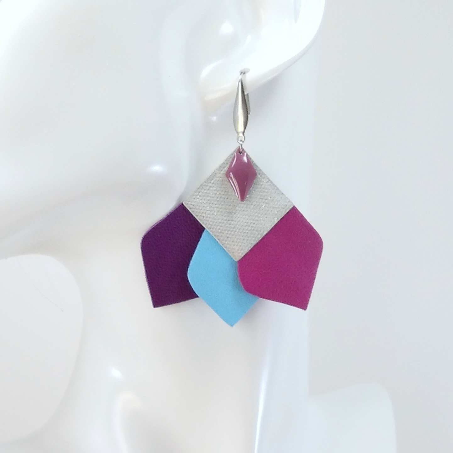 B.O. FORMIDABLE modèle n°12 Cuirs argent irisé/améthyste/bleu azur/fuchsia, losange rose foncé